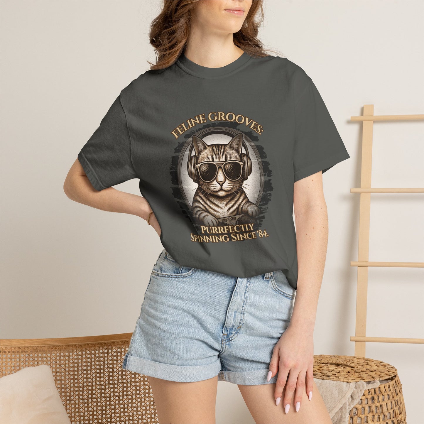 Feline Grooves Vintage DJ Cat T-Shirt – Premium Comfort