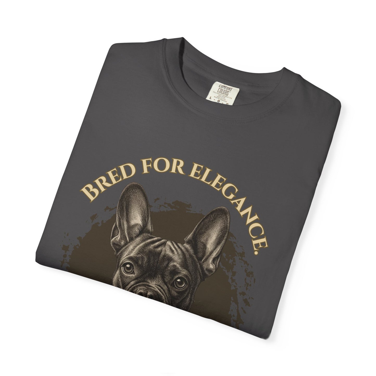Camiseta grabada de bulldog francés — Criado para la elegancia, educado para el caos