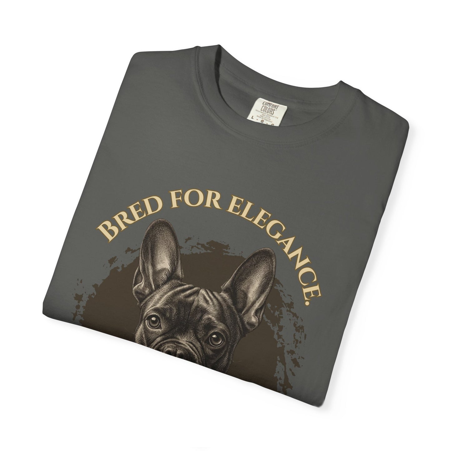 Camiseta grabada de bulldog francés — Criado para la elegancia, educado para el caos