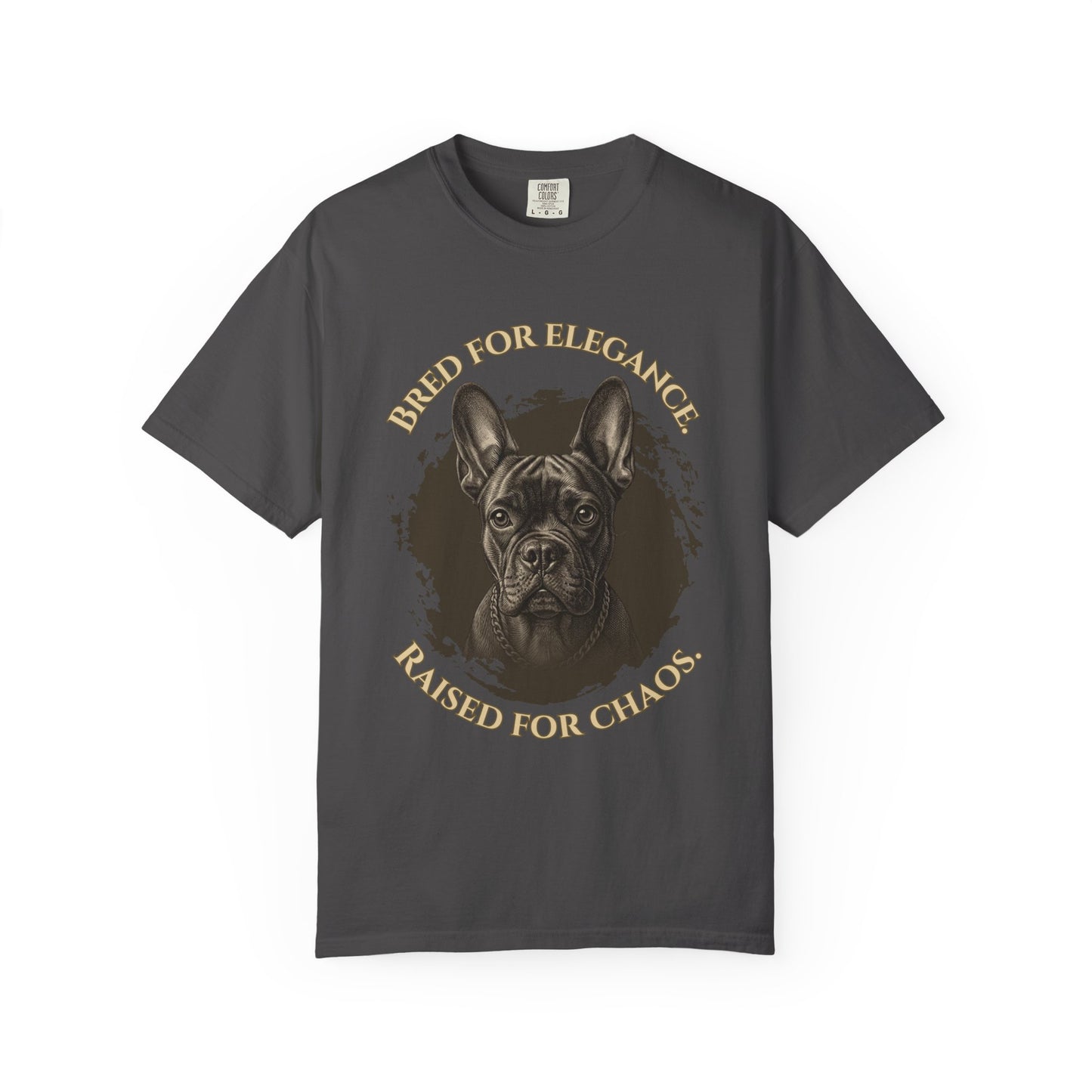 Camiseta grabada de bulldog francés — Criado para la elegancia, educado para el caos